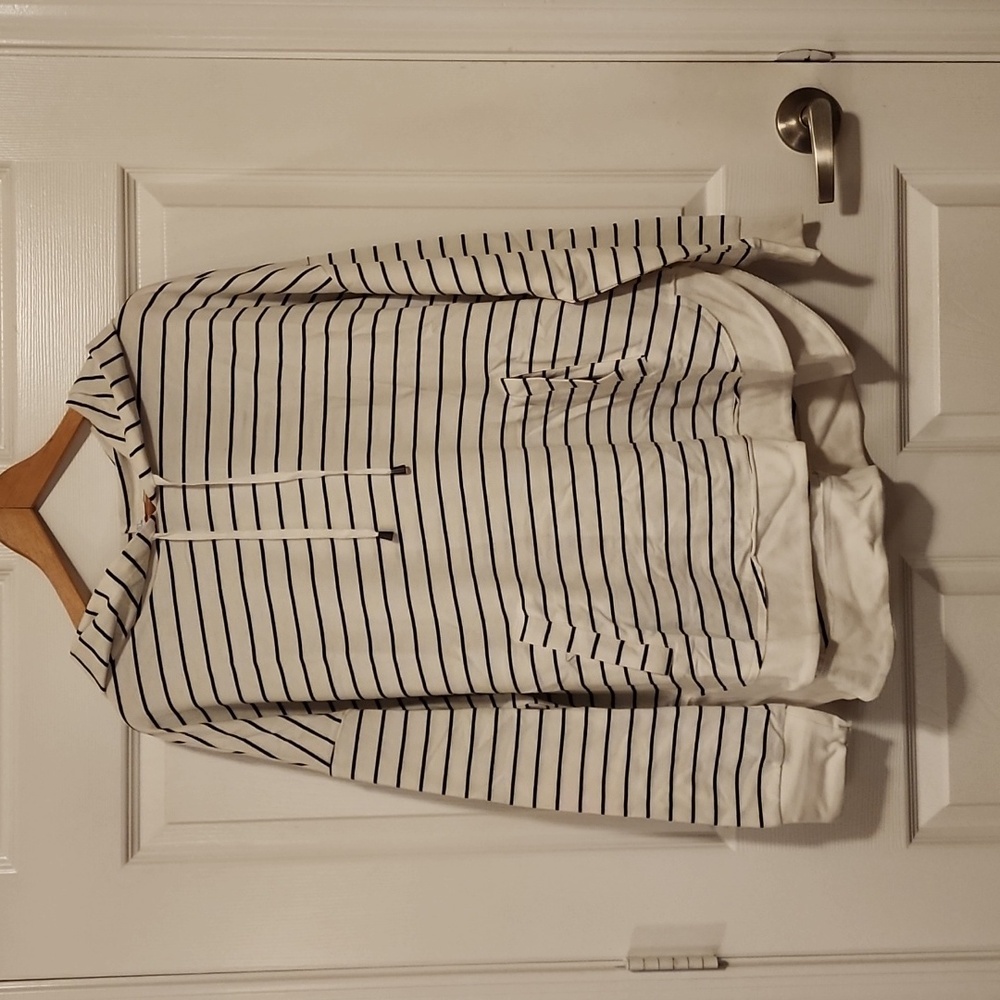 Stripped lightweight hoodie with hood and front pocket